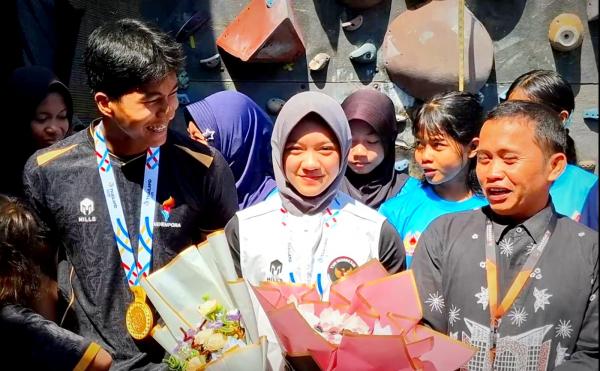 Prestasi Mendunia, Alma Ariella dan Robby Al Hilmi Bawa Emas SEA Games ke Gresik